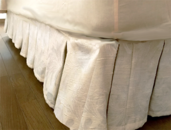 ボックススタイルのベッドスカート