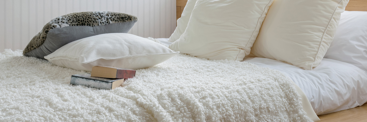 セミダブルは2人で寝るには狭いですか? 快眠に必要なベッドの幅とは