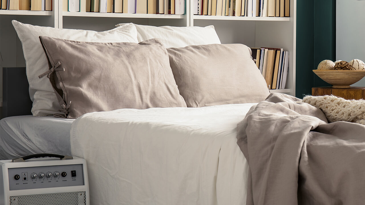 枕２つは、シーツと同じホワイト、枕２つは掛け布団カバーと同じベージュの組み合わせ
